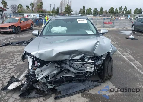 2025 Toyota Camry Le z USA, uszkodzony, nr VIN 4T1DBADK9SU017951